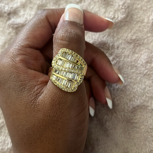 ✨PRICE DROP✨BEAUTIFUL RING✨ - Picture 2 of 4